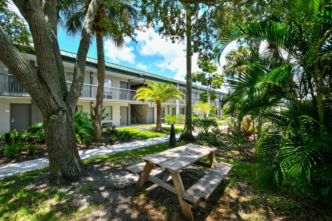 Sarasota Cay Club #612 - Heated Pool, Bunk Beds, Huge Tv, Tiki Bar, More! South Bradenton Kültér fotó